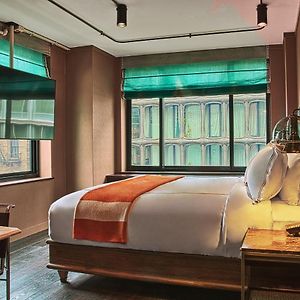 Camera deluxe con letto king size d'angolo